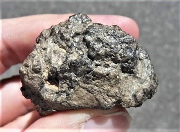 Meteorite lunaire lahmada 047 33 5g b