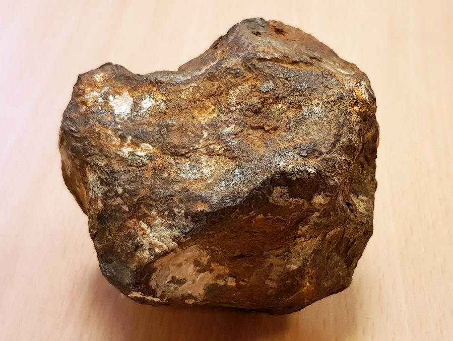 Saint aubin meteorite 1572 grammes